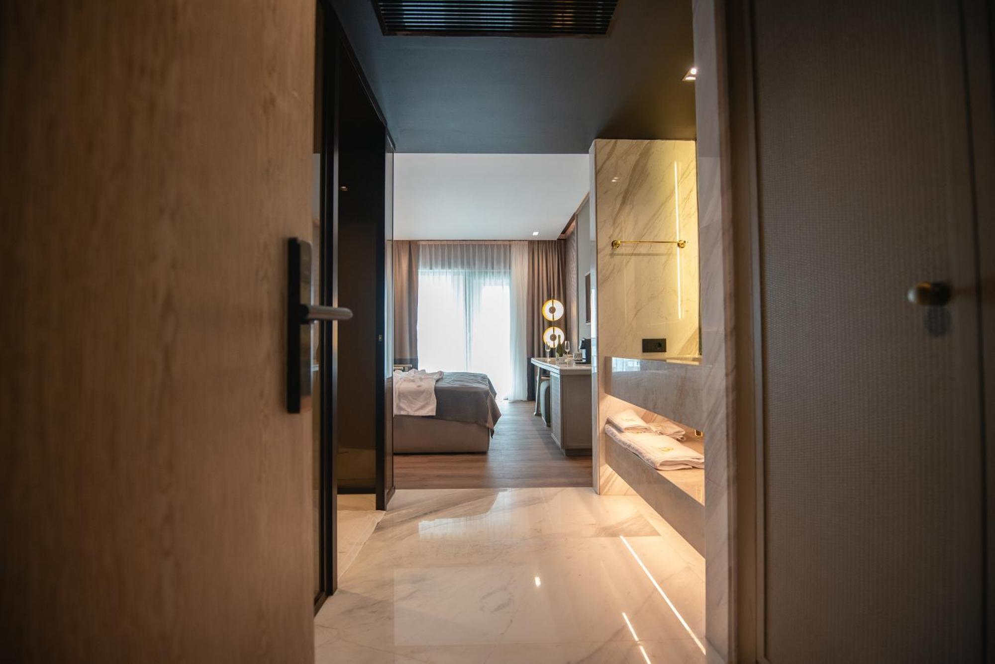 Belinda Hotel Mamaia Adults Only ภายนอก รูปภาพ
