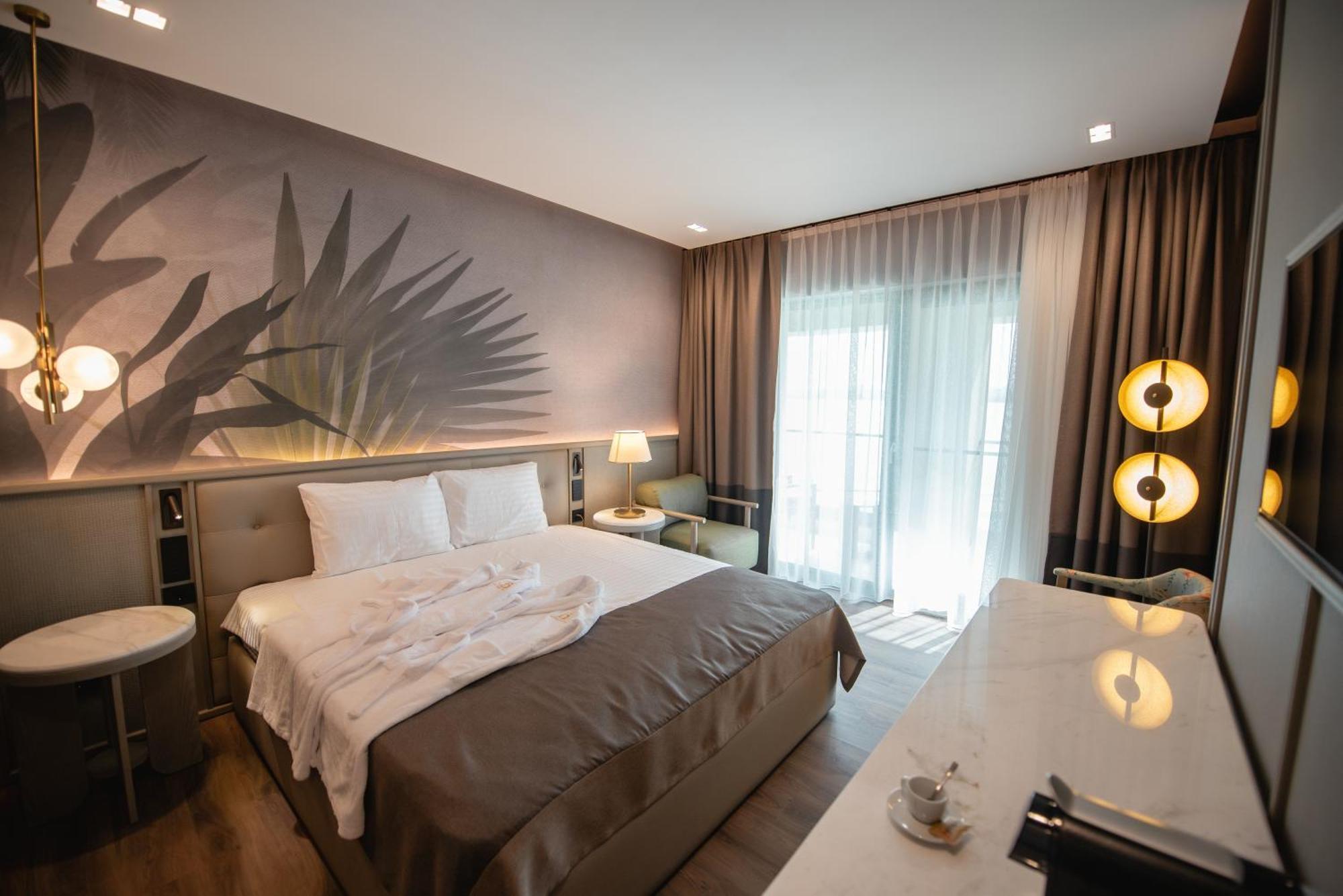 Belinda Hotel Mamaia Adults Only ภายนอก รูปภาพ