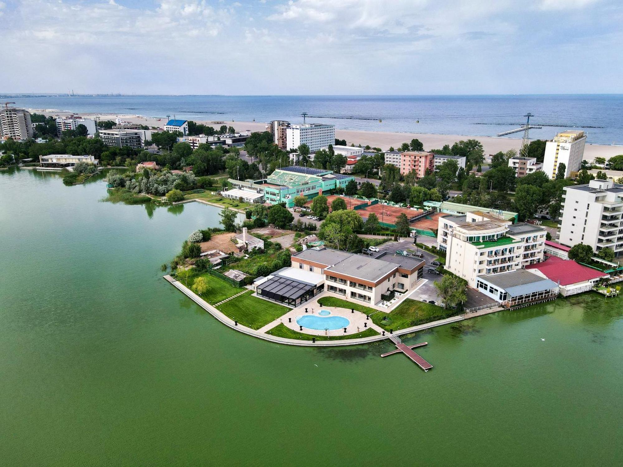 Belinda Hotel Mamaia Adults Only ภายนอก รูปภาพ