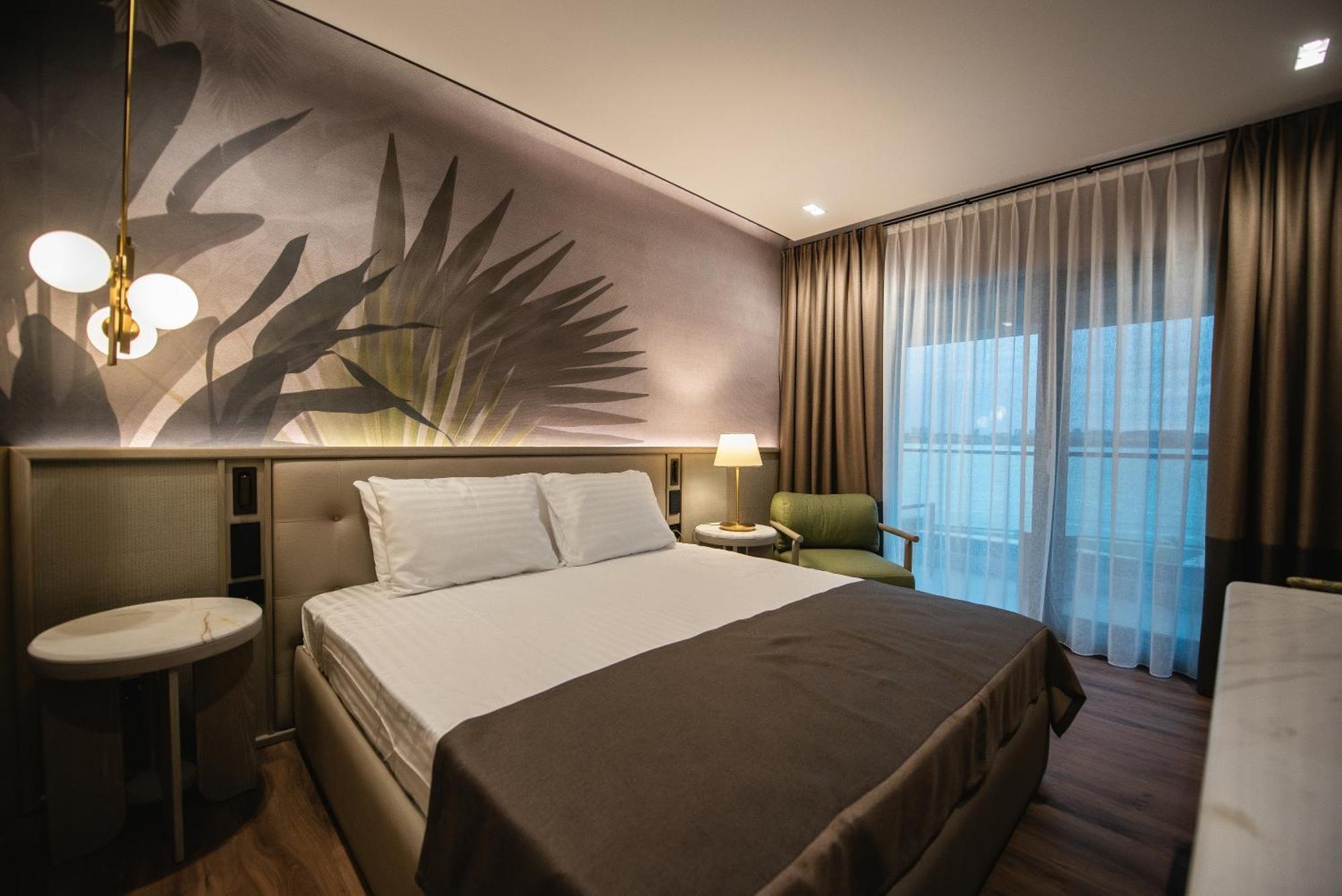Belinda Hotel Mamaia Adults Only ภายนอก รูปภาพ