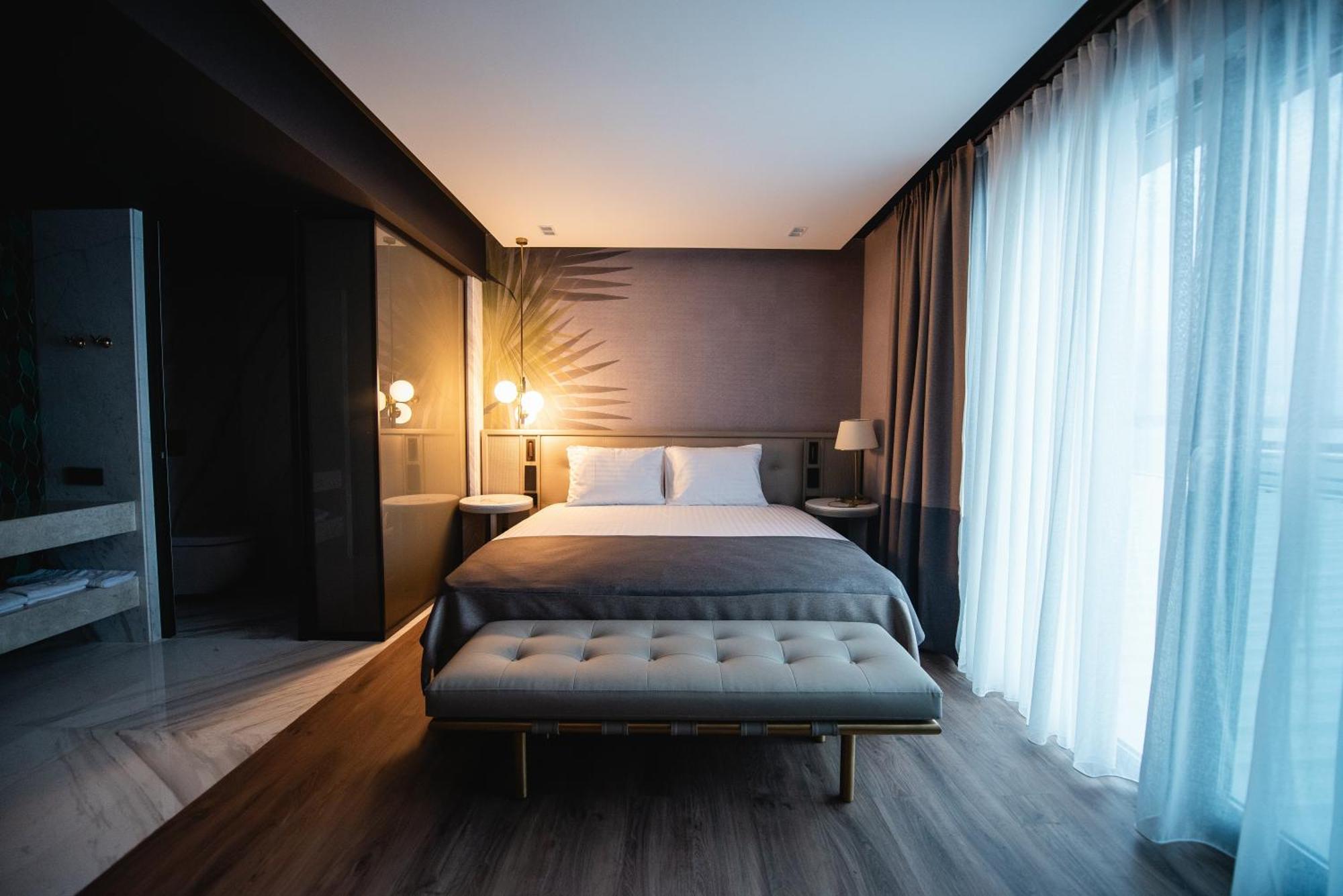 Belinda Hotel Mamaia Adults Only ภายนอก รูปภาพ