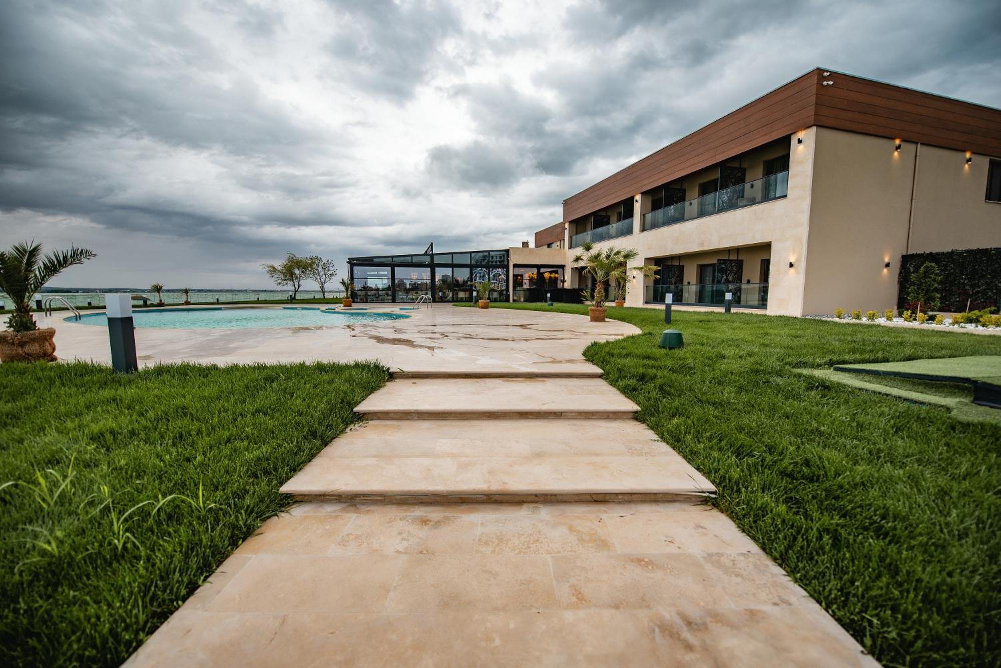 Belinda Hotel Mamaia Adults Only ภายนอก รูปภาพ