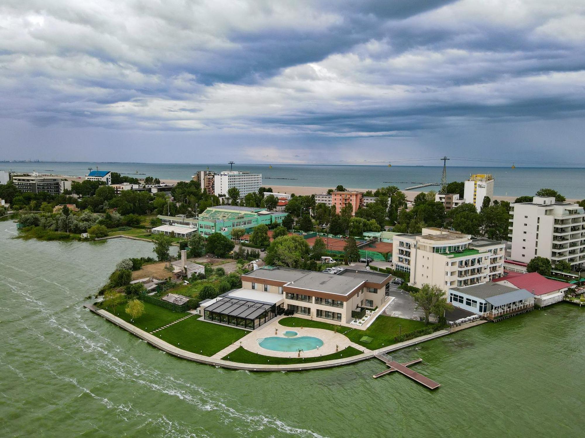 Belinda Hotel Mamaia Adults Only ภายนอก รูปภาพ